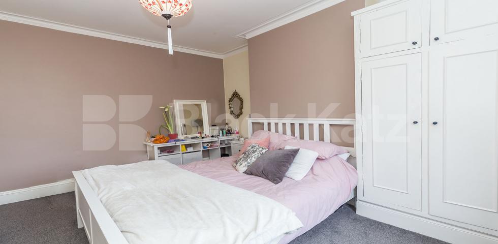 			NEW INSTRUCTION!, 2 Bedroom, 1 bath, 1 reception Flat			 Womersley Road, CROUCH END